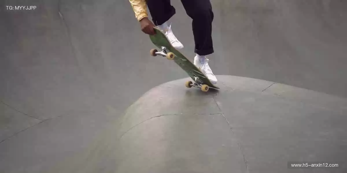 👟潮流装备，个性定制！从球鞋到球衣，打造专属你的运动风格！🎾